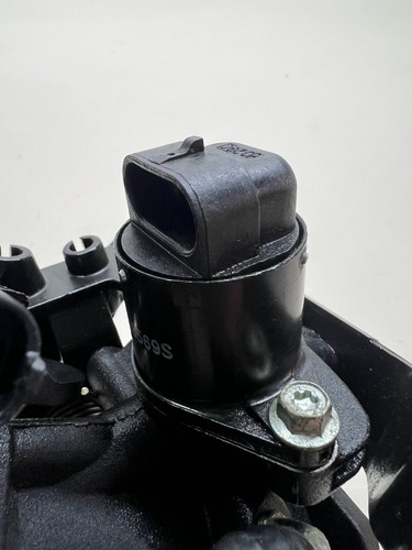 Harley Davidson Iron Sportster XL883N 2011 - 2015 Throttle Body With Sensors - Picture 8 of 20