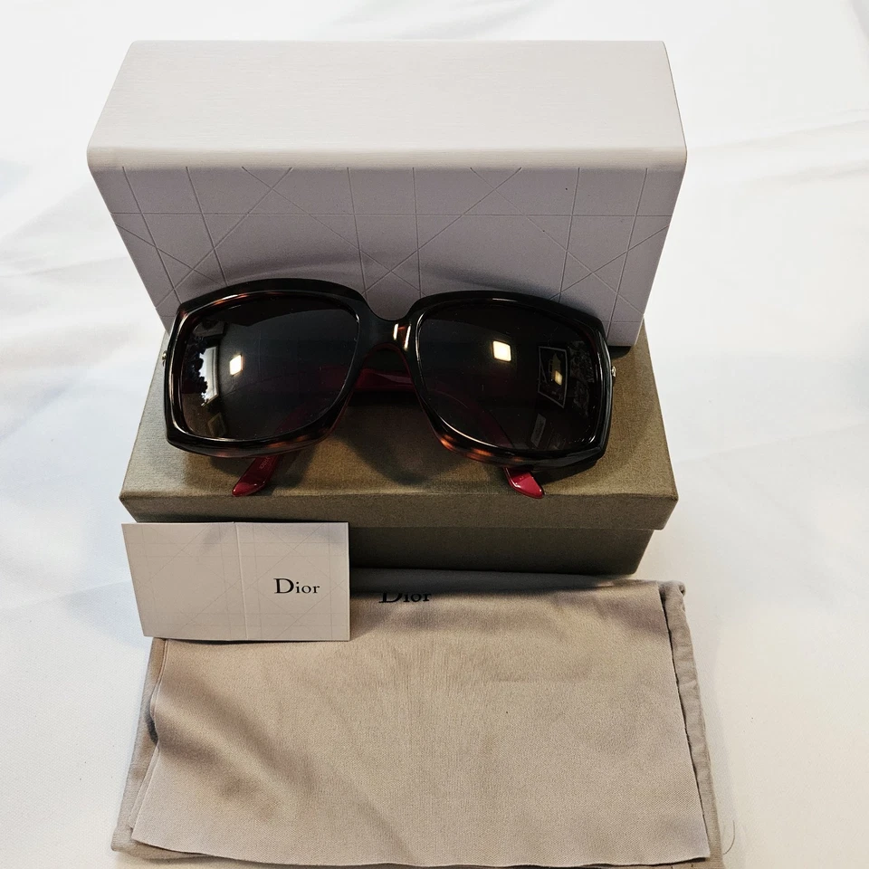 CHRISTIAN DIOR ЖЕНЩИН MYLADYDIOR6 105HA ГАВАНА КРАСНЫЙ КВАДРАТ СОЛНЦЕЗАЩИТНЫЕ ОЧКИ 57 мм - Изображение 4 из 4