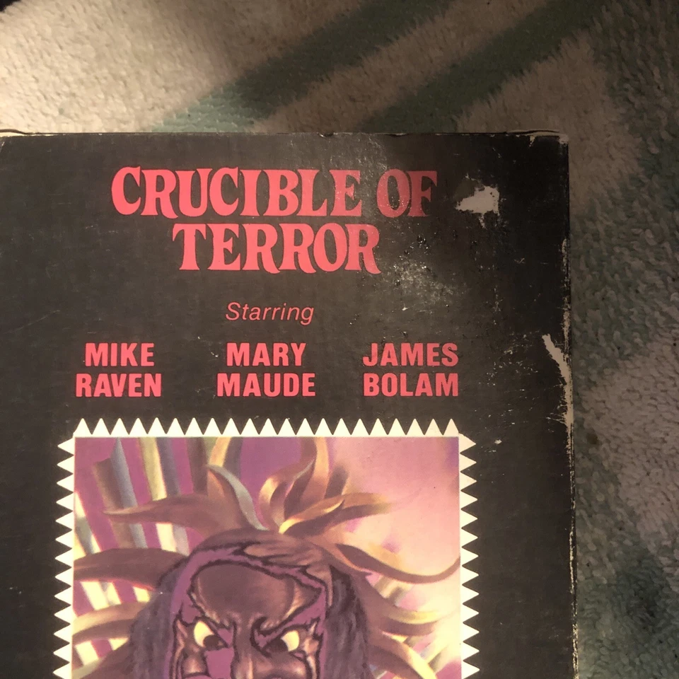 CRUCIBLE OF TERROR - Mike Raven - Mary Maude (VHS-Tape) SCARCE - LIKE NEW Foto 3 de 4