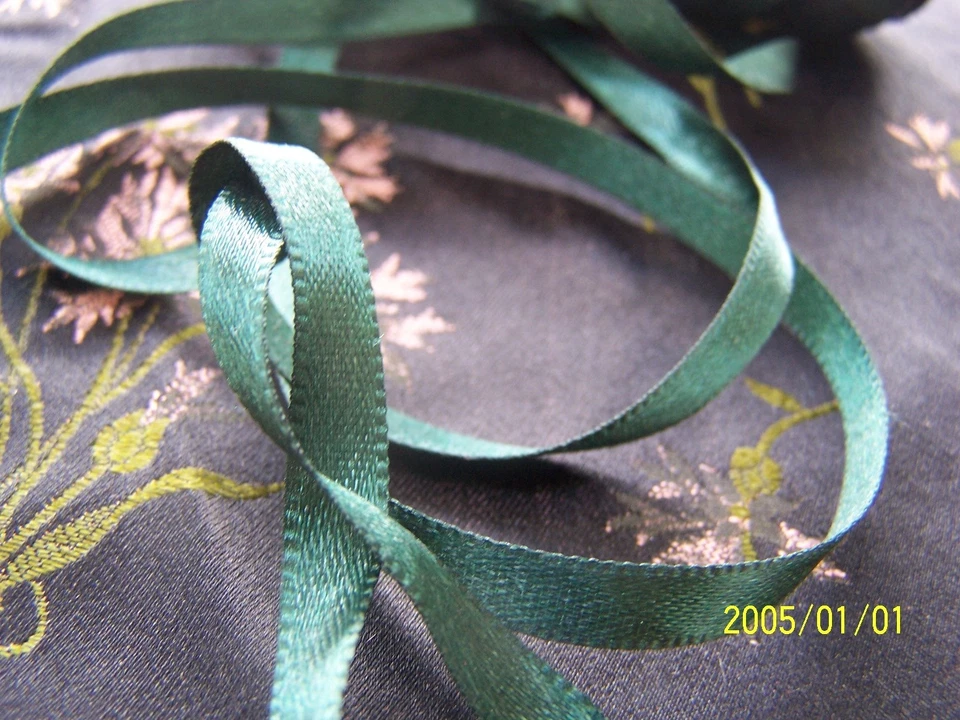 Ancien ruban en soie. Couleur vert empire.  Vendu au mètre. Réf N°165 - Photo 2/4