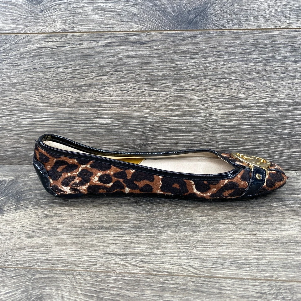 Mocasín de ballet Michael Kors pelo de becerro leopardo logotipo dorado para mujer talla 5,5 marrón EE. UU. Foto 4 de 4