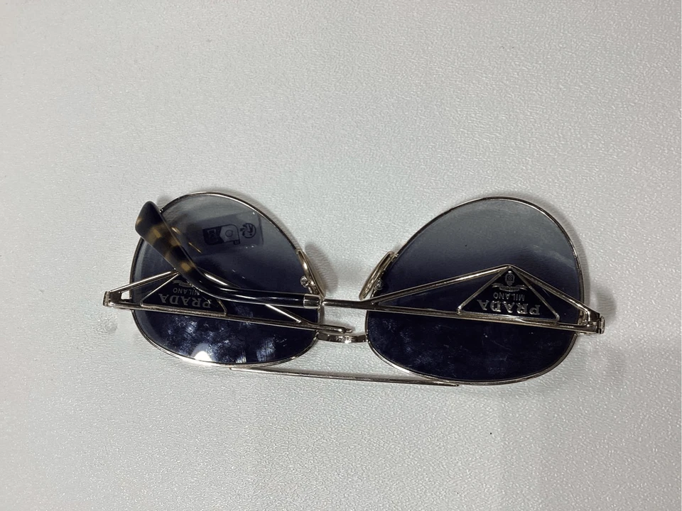 Gafas de sol Prada Aviator negras grises Foto 3 de 4