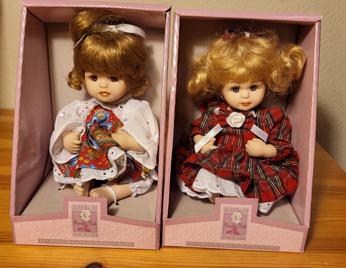 Vintage COLLECTIBLE MEMORIES Set Of Porcelain Dolls Hand Crafted Origina  Box