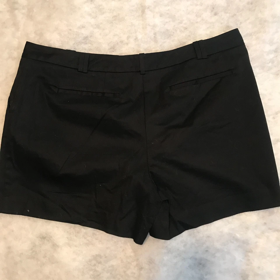 Worthington Shorts Size 16 Black Modern Fit Dressy Occasions Stretch Mid Length - Image 2 of 4