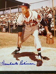 THUMBERTO ROBINSON MILWAUKIE BRAVES MLB SIGNED 8 X 10 COLOR PHOTO