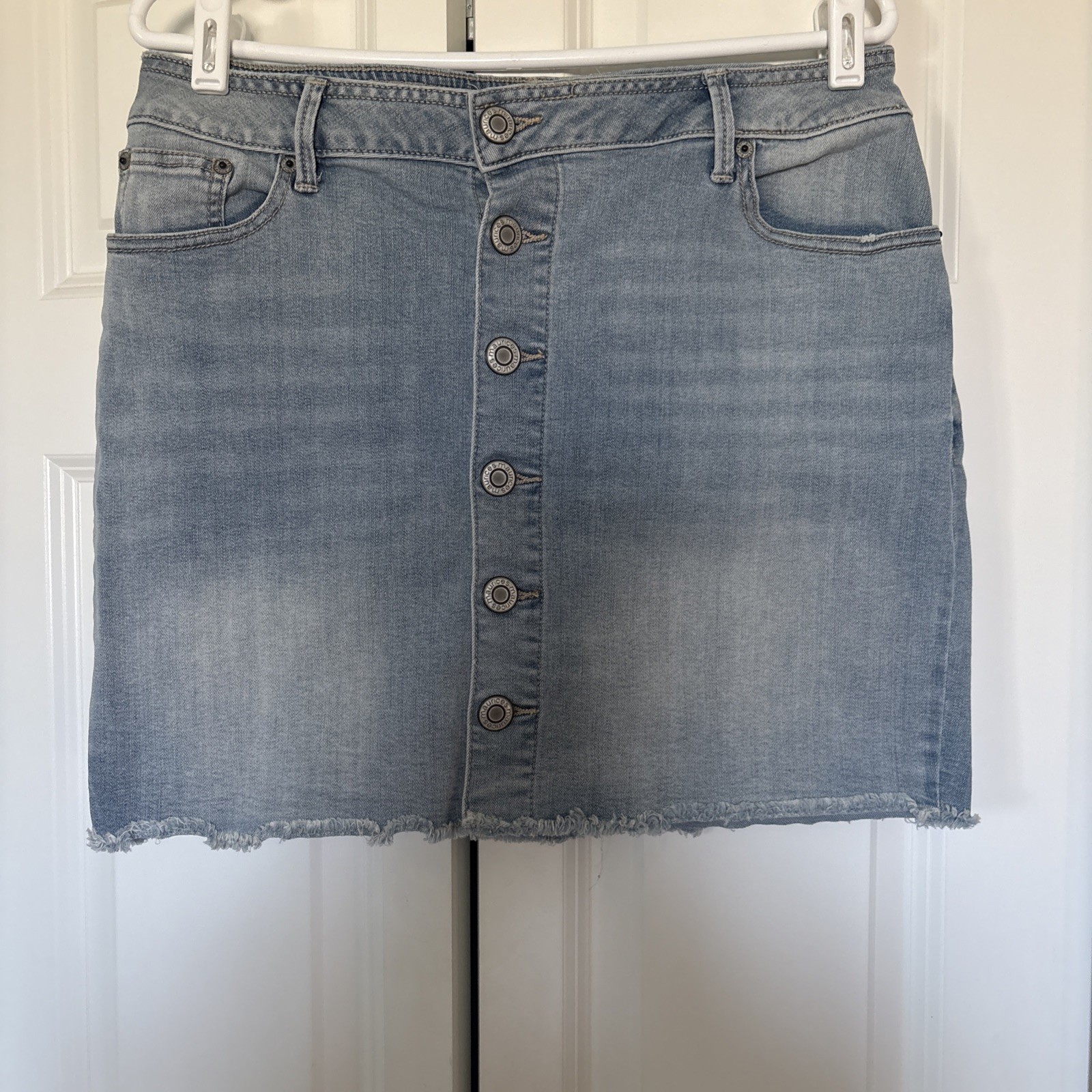 Maurices Women's Size 12 Mini Skirt Blue Denim Pockets Button Front