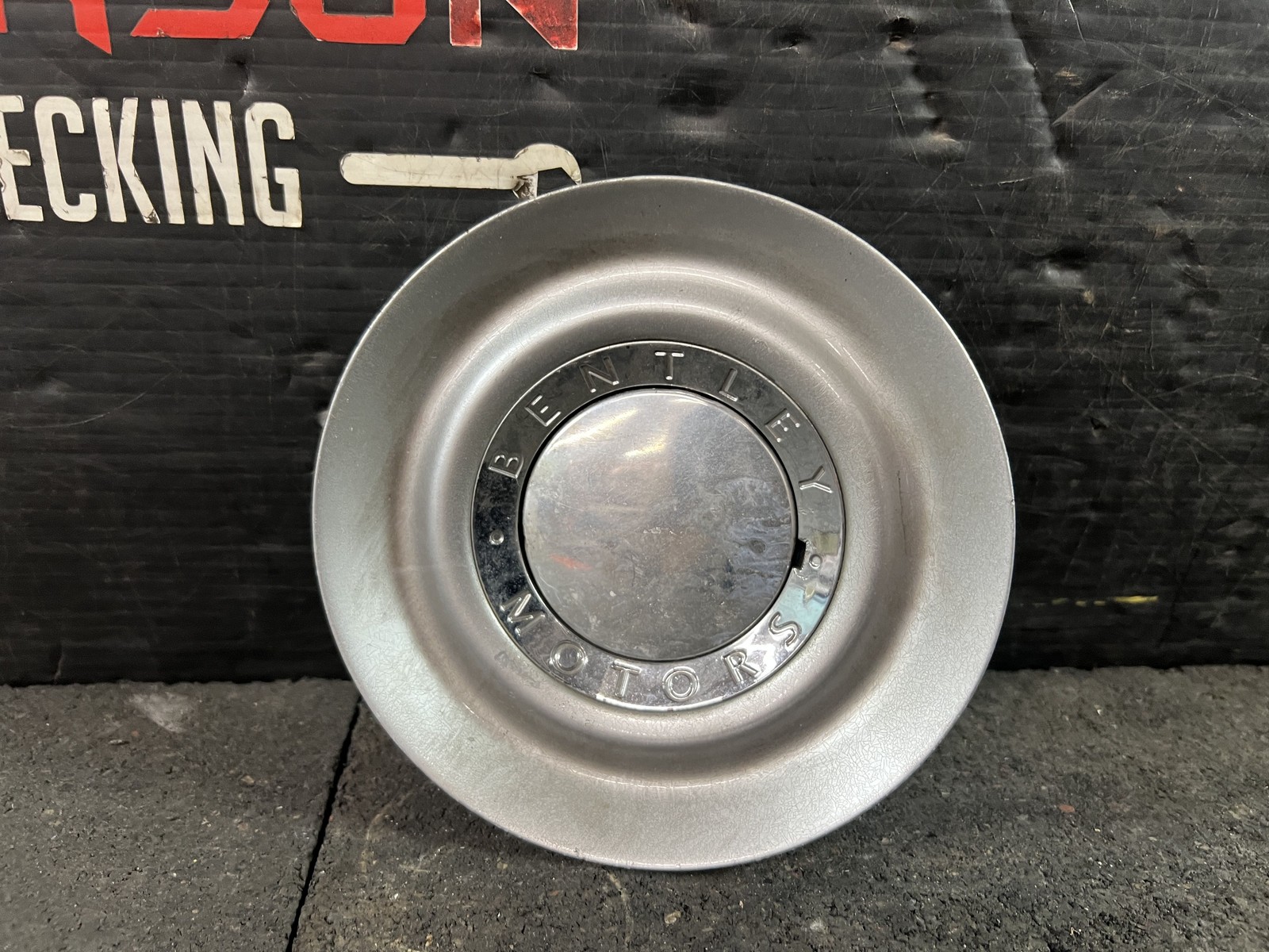 03-13 BENTLEY CONTINENTAL WHEEL CENTER HUB CAP