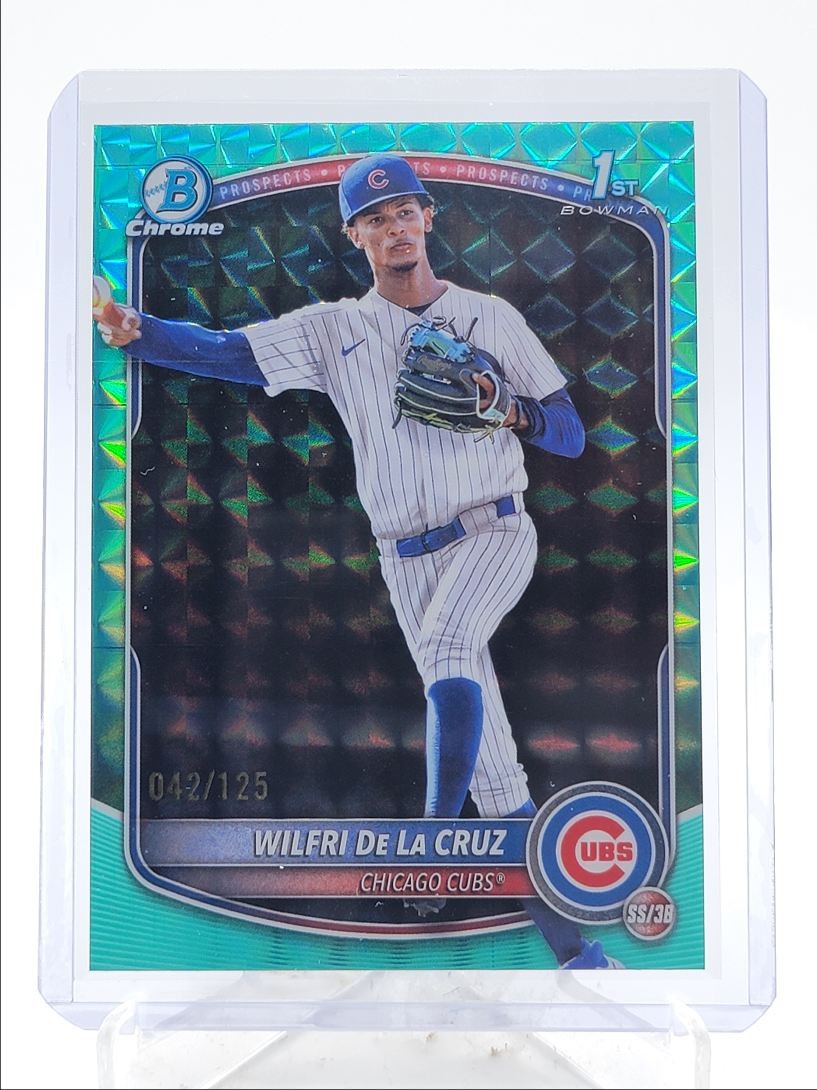 WILFRI DE LA CRUZ 2025 BOWMAN CHROME 1ST AQUA GEOMETRIC CUBS /125 Q5369