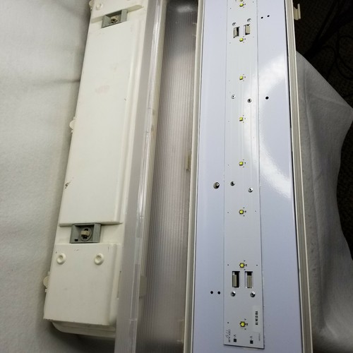 2ft 29w Intertek 4000869 LED Cooler Light Model 262-8CM-120Suitable For Wet Loc - Bild 5 von 12