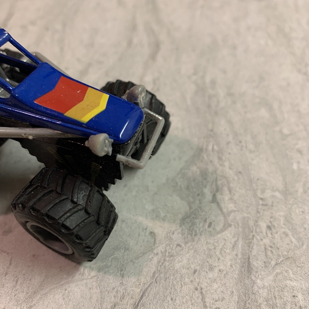 週刊MONSTER TRUCK 4WD axi90057.jpg