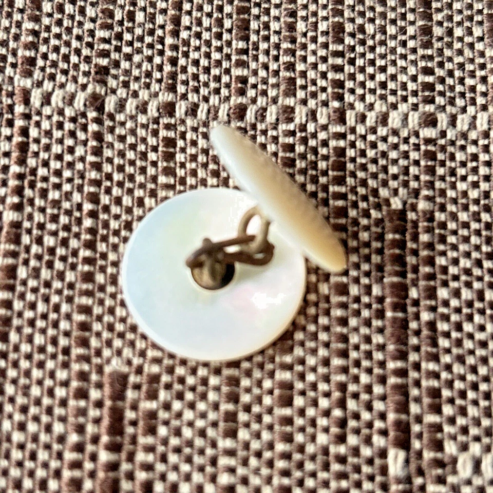 Gemelos de doble cara vintage - círculos concéntricos blancos madreperla Foto 3 de 4