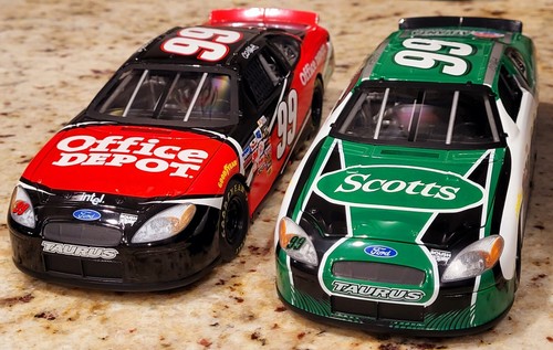 2005 #99 Carl Edwards Scotts Atlanta Win, #99 Office Depot Ford Taurus 1:24