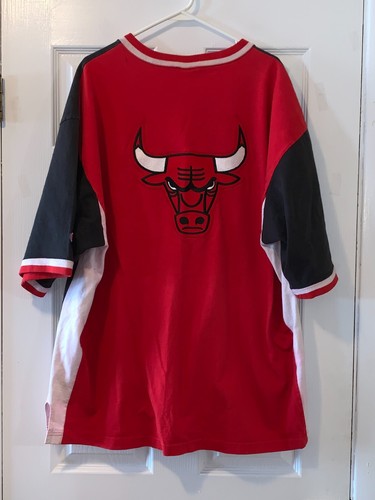 VINTAGE CHICAGO BULLS CHAMPION 2XL WARM UP SHIRT MADE IN USA