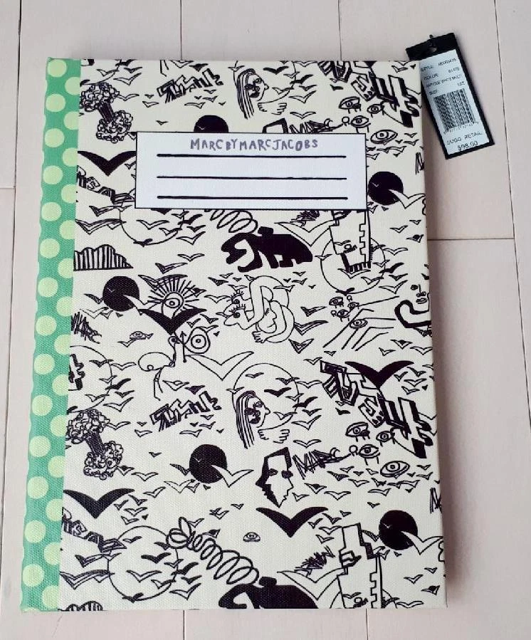Estuche Rígido MARC by Marc Jacobs Blanco Doodle Dots Notebook iPad Air Foto 2 de 3