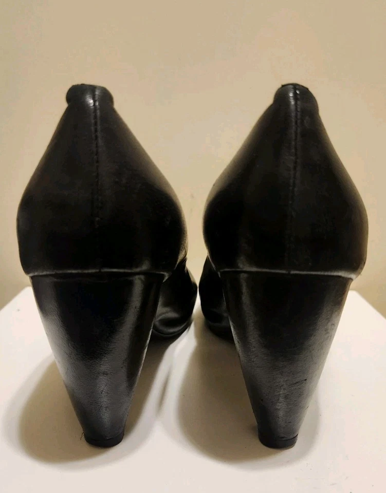 Miz Mooz "Nan" Black Leather Round Toe Pyramid Heel Classic Pumps Sz.10 Ret.$185 - Image 3 of 4