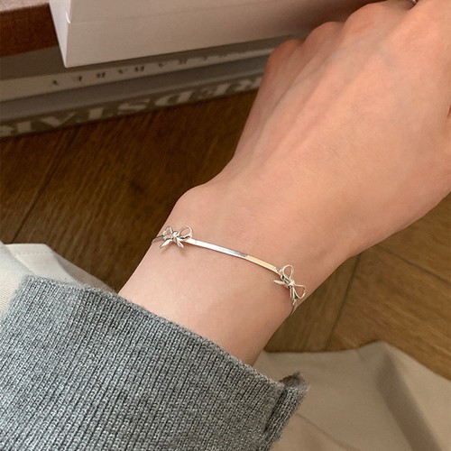 Galvanisiertes Silber Kupfer Armband mit Schleifen Design für Modeliebhaber - Picture 11 of 12
