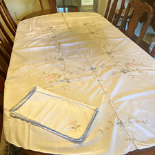 Vtg Machine Embroidered Oval Tablecloth/ 8 napkins Set Cottagecore 84x68 NOS
