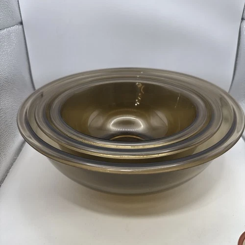 VTG Set of 3  Amber Brown Pyrex Glass Nesting Mixing Bowls #323, #325, and #326