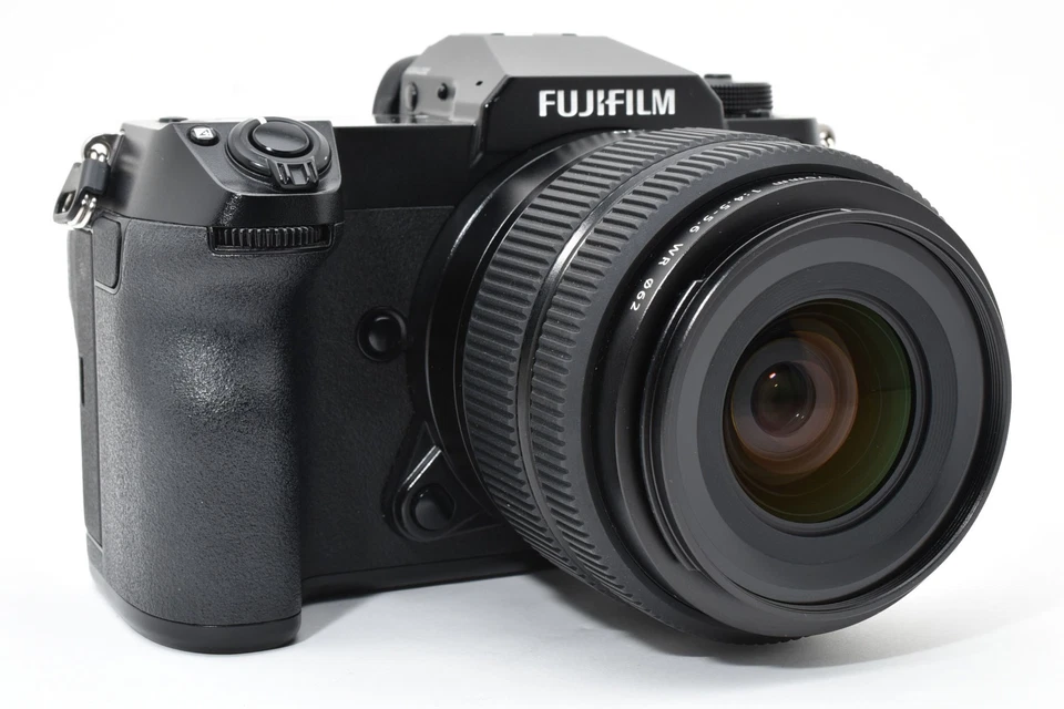 Fujifilm GFX 50S II + GF35-70mm Lens kit Shuttercount 9,777 [Near Mint] #2665453 - Image 4 of 4