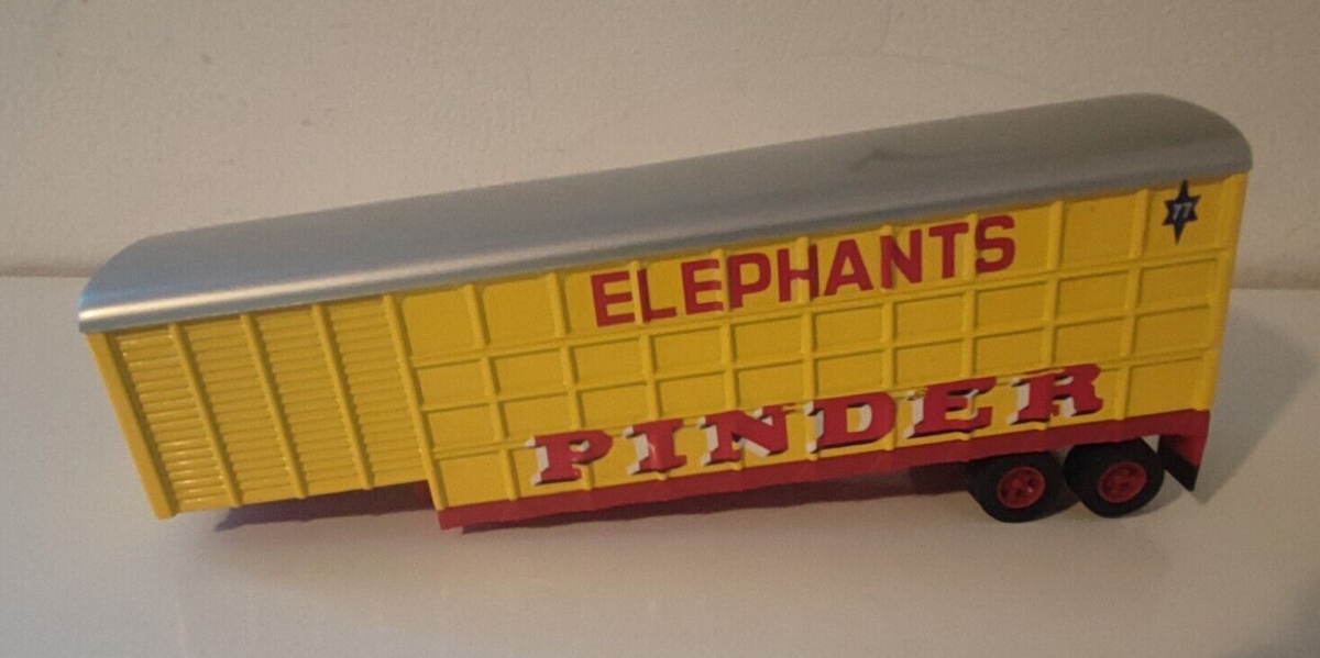 cirque pinder remorque éléphants .. 1/43
