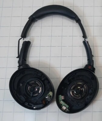 Sony WH-1000XM3 Wireless Noise Cancelling Headphones Black BROKEN