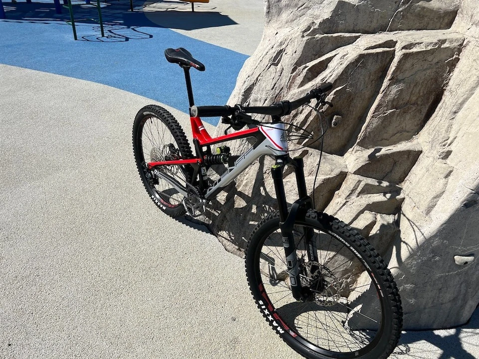 Cuadro de carbono Intense Tracer 27,5 2021 excelente estado Foto 2 de 4