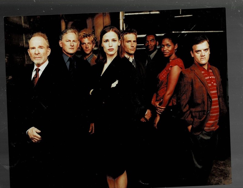 SUPER RARE!! 8X10 VINTAGE ORIG JENNIFER GARNER VICTOR GARBER TV SERIES "ALIAS"!!