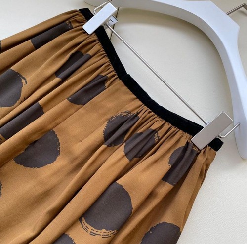Valentino Midi Skirt, Size Large, Brand New w/Tag. Made in Italy. - Picture 3 of 3