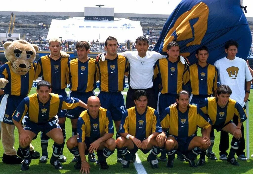 Burgundy pumas top de la unam