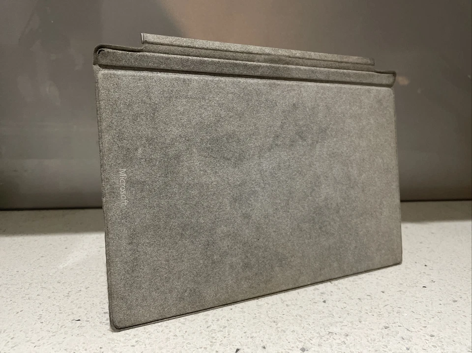 Genuine Microsoft Surface Pro 3-4-5-6-7Magnetic Keyboar, Signature Two tone Grey - Image 2 of 4