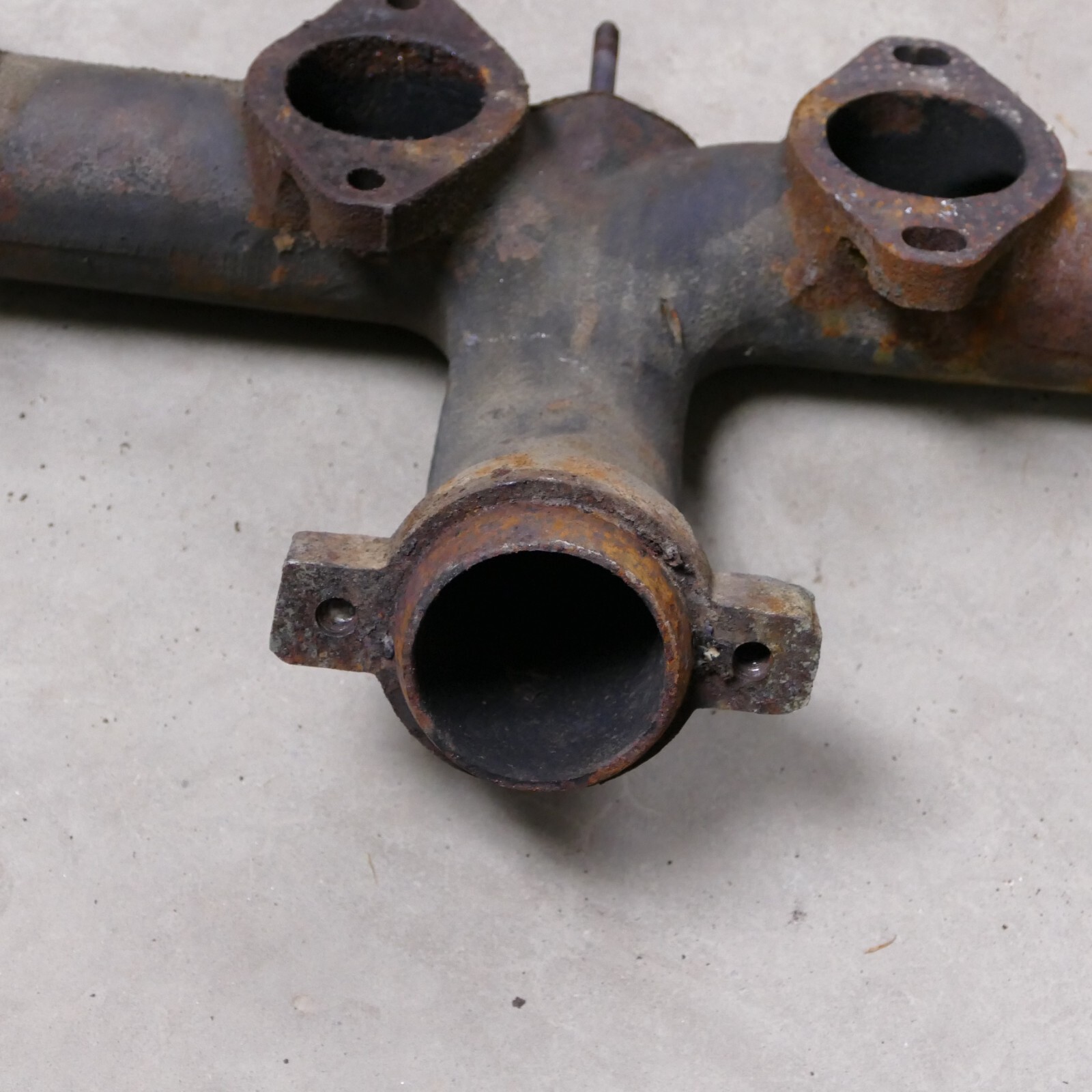 1987-1990 Rolls Royce Silver Spur 6.8 Exhaust Manifold 70044 Broken Stud 76154