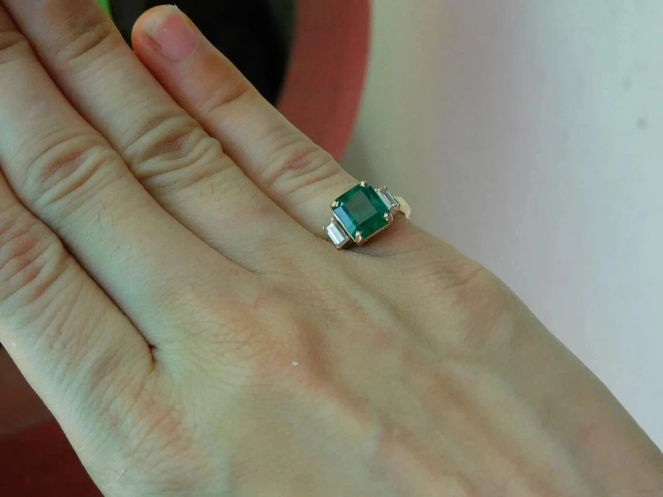 Anillo de compromiso nupcial de diamantes y esmeraldas naturales de 3,50 quilates de oro amarillo macizo de 14 K Foto 2 de 4