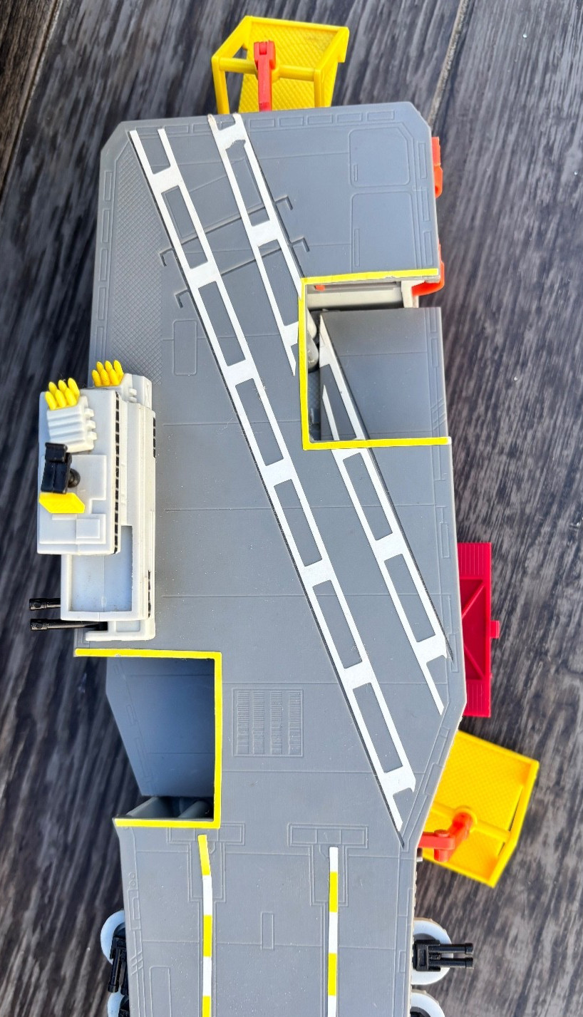 GALOOB MICRO MACHINES  AIRCRAFT CARRIER SEA TRANSPORT PLAY SET