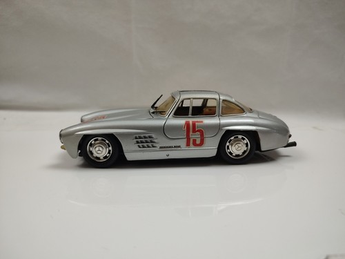 Revell Metal 1/24 Mercedes 300sl Vintage Model Car - Picture 3 of 10