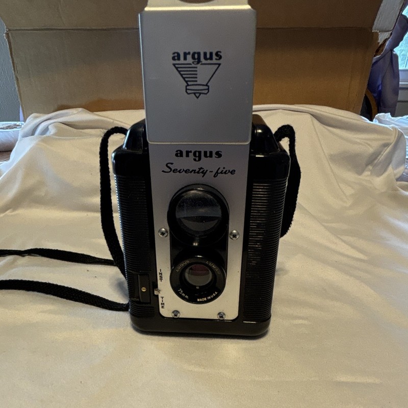 Argus Seventy-Five 620 Film Format Vintage TLR Camera, Black