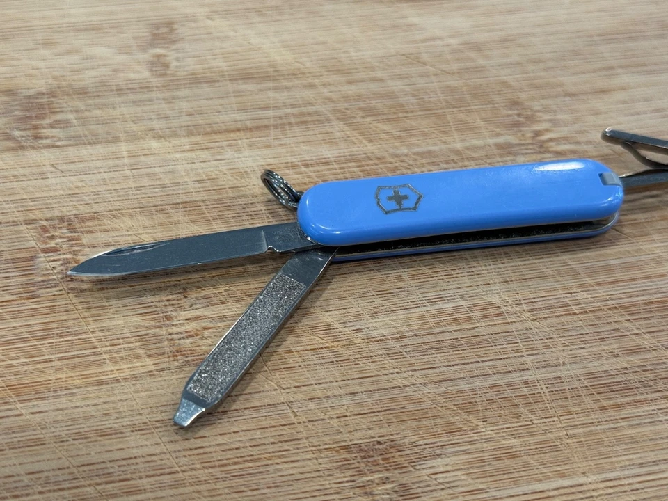 Victorinox Швейцарский армейский нож классический 58 мм SAK - снят с производства лаванды - отличном! - Изображение 4 из 4