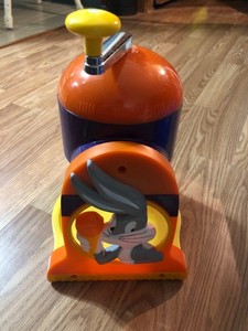  Looney Tunes Bugs Bunny Snow Cone Maker  