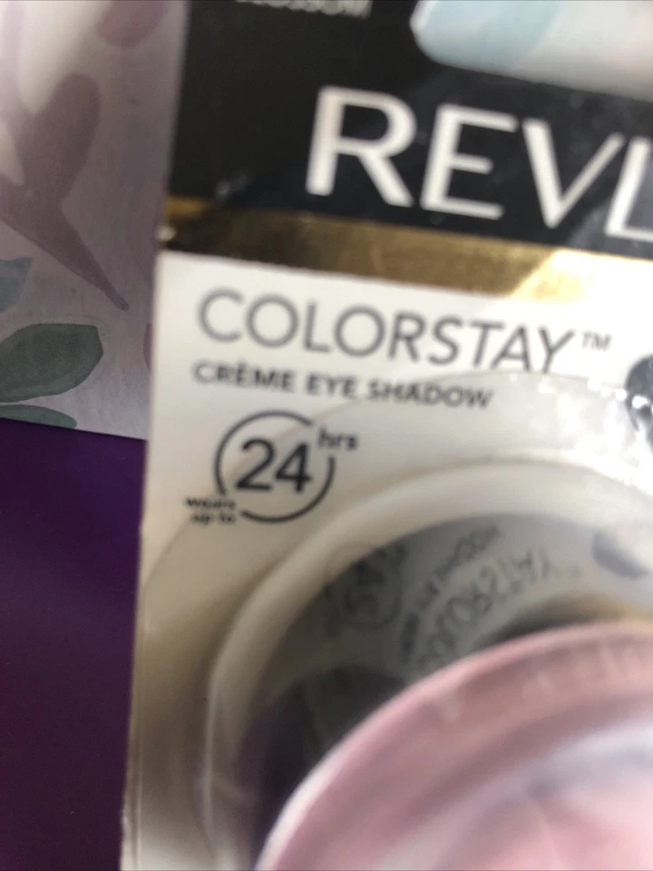 Revlon Built In Brush Colotstay Cherry Blossom ￼number 745 Crème Eye Shadow - Image 4 of 4