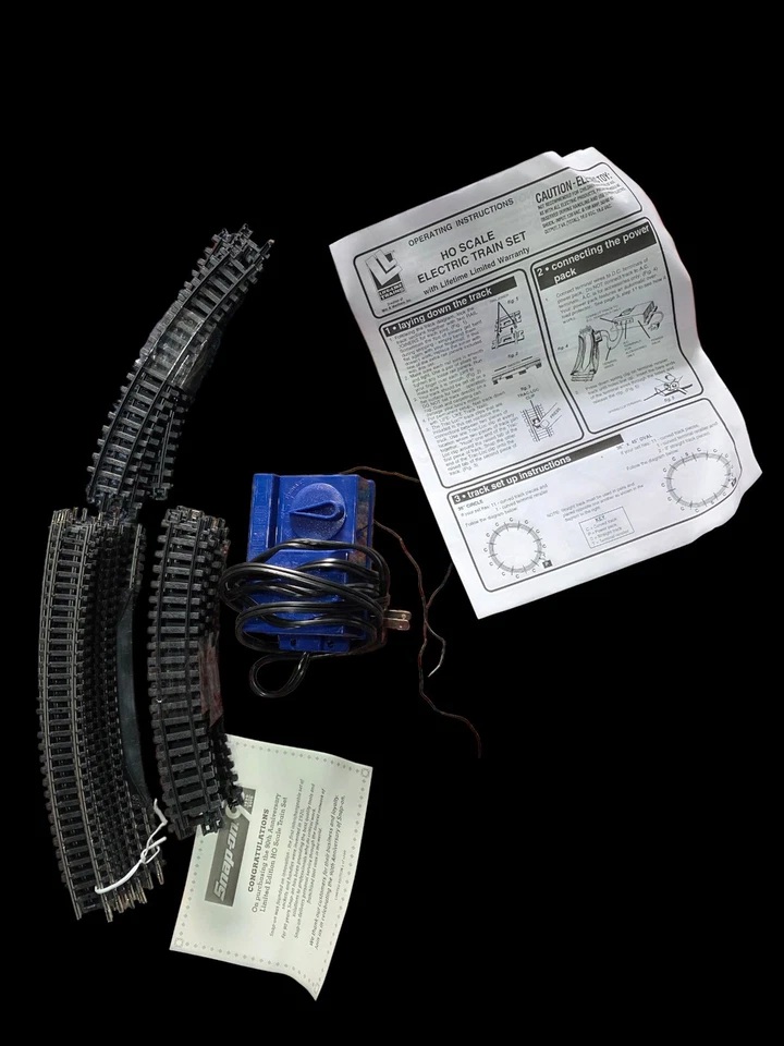 2010 SNAP ON LIMITED EDITION ELECTRIC TRAIN SET WITH TRACK AND CARS TESTED WORKS - Image 3 of 3