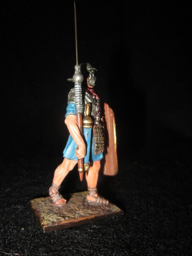 St. Petersburg. Bernstein Studio. Römer im blauen Marsch mit Pilum & Schild. 54mm. - Bild 3 von 4