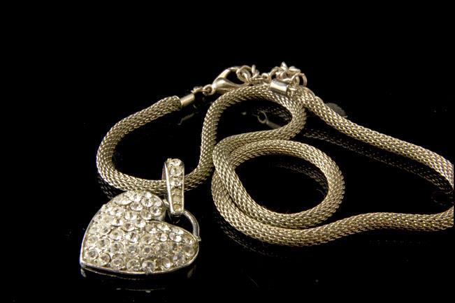 VINTAGE DIAMOND RHINESTONE HEART STERLING SILVER MESH NECKLACE LT