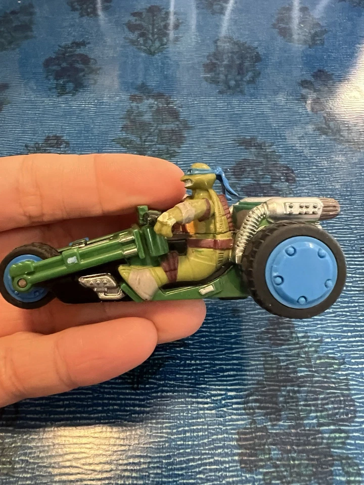 SMALL CARRERRA TEENAGE MUTANT NINJA TURTLE 6V ELECTRIC MOTORCYCLE - Image 3 of 4