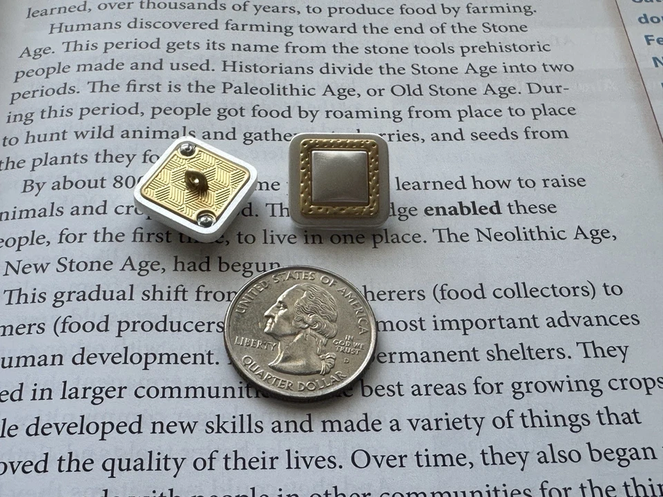 2 exquisitos botones dorados de resina perla y metal para moda de alta gama.50 Foto 3 de 4