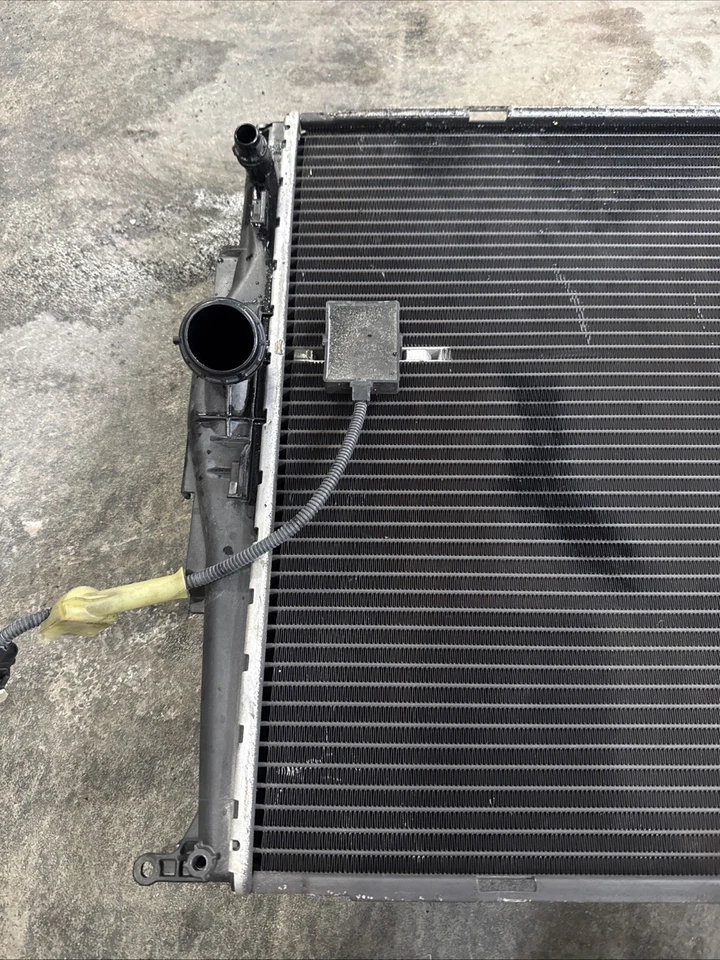 Radiador BMW 128 328i N51 2007-2013 17117537292 usado OEM Foto 2 de 4