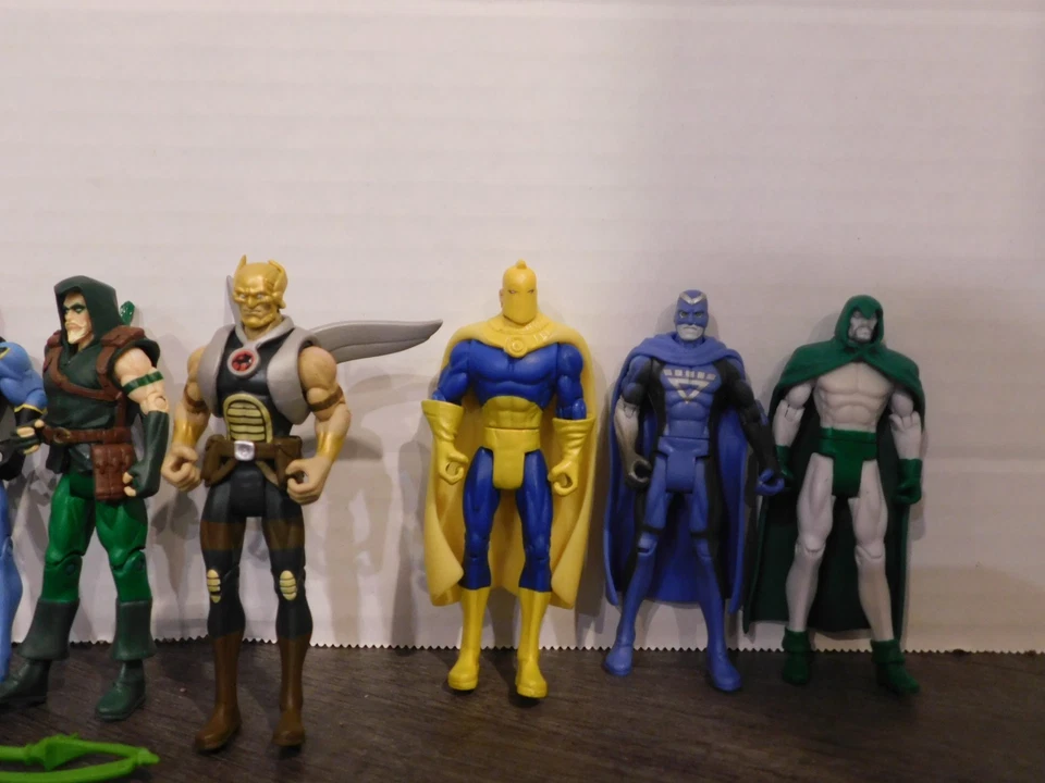 Lote de figuras DC Universe 3,75 Crisis Hawkman, Arrow Fate Shazam Foto 2 de 3