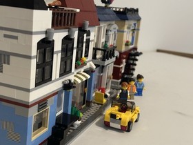 LEGO CREATOR: Bike Shop & Cafe (31026) 100% Complete