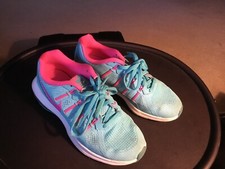 EUC! Nike Girls size 3.5 Max DynastyTurquoise Pink Tennis Shoes Heel Comfort