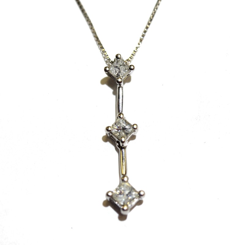 14k white gold .45ct I2-3 H princess diamond 3 stone pendant necklace 1.9g 22.5"