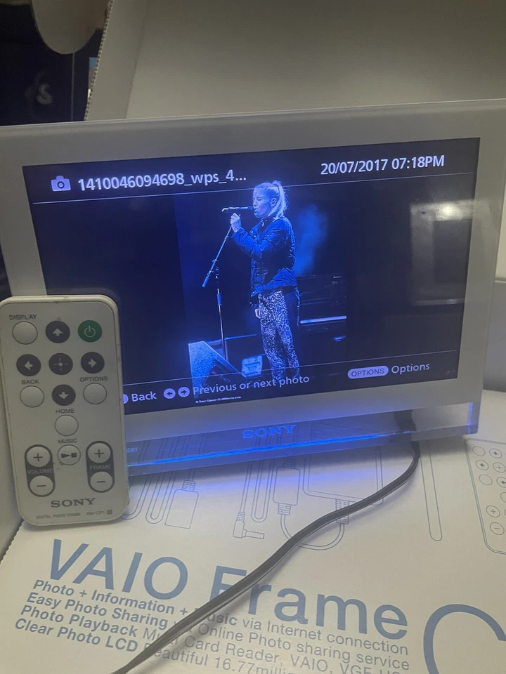 Sony VAIO Frame CP1 Photo Frame  7" Display With Remote  WIFI Enabled - Image 4 of 4