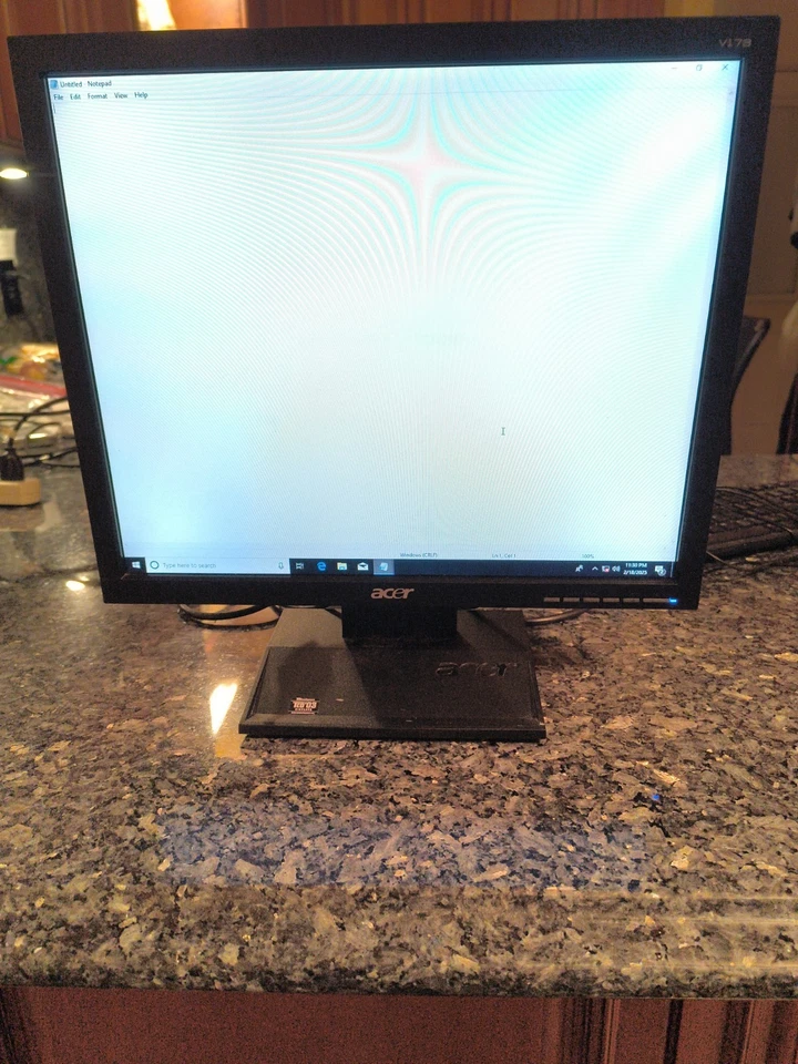 Acer 17" LCD VGA Analog Monitor V173 1280x1024 Resolution 4:3 Grade B No Cord - Image 3 of 4